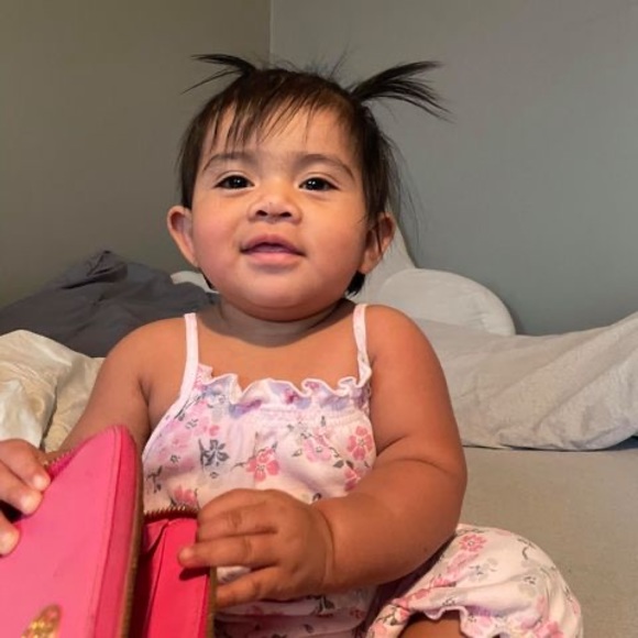 Meet your Posher, Claudia - Picture 1 of 1